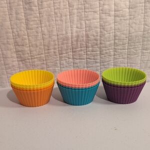12x Large Colorful Silicone Baking Cups